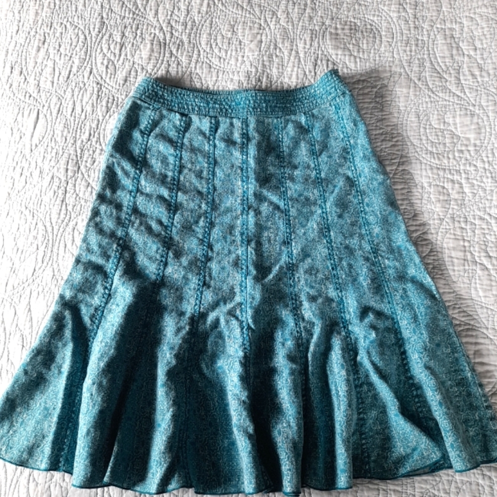 Women’s skirt - Picture 3 of 3